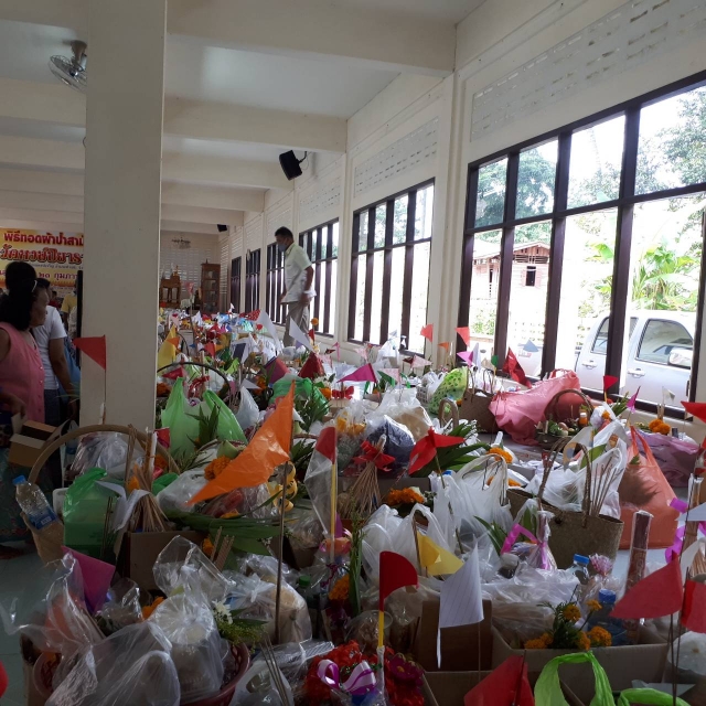  ประเพณีท้องถิ่น การส่งตายายตำบลหงษ์เจริญ