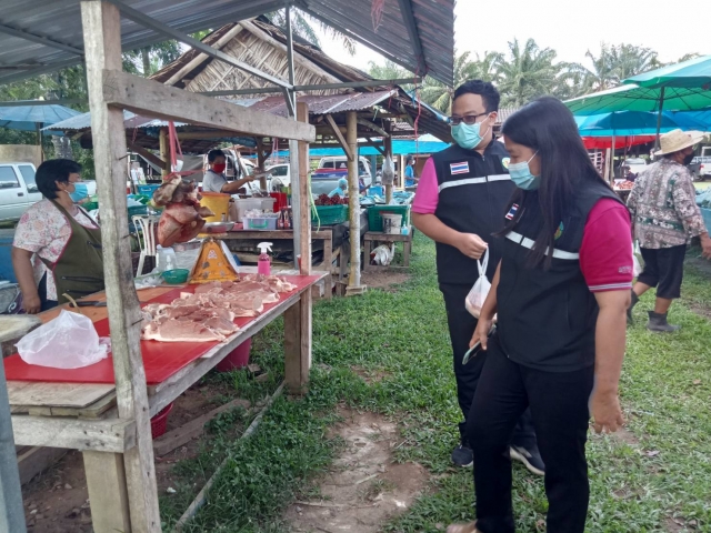 ตรวจสอบการประกอบกิจการตลาดในพื้นที่ตำบลหงษ์เจริญ ตามแนวทางปฏิบัติด้านสาธารณสุขเพื่อป้องกันการแพร่ระบ